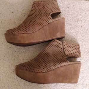 Chocolate Blu Pep Toe Wedges Sz 6.5